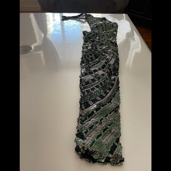 Green Dress with removable custom sleeve. - Picture 2 of 5